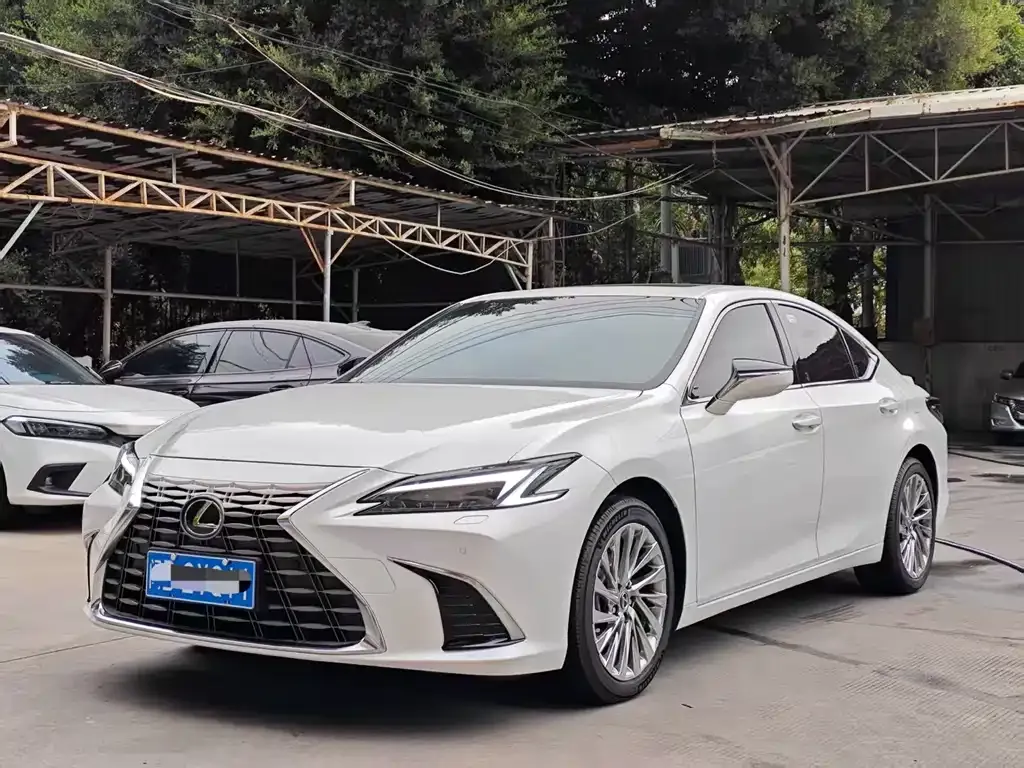 Lexus ES — фото 1