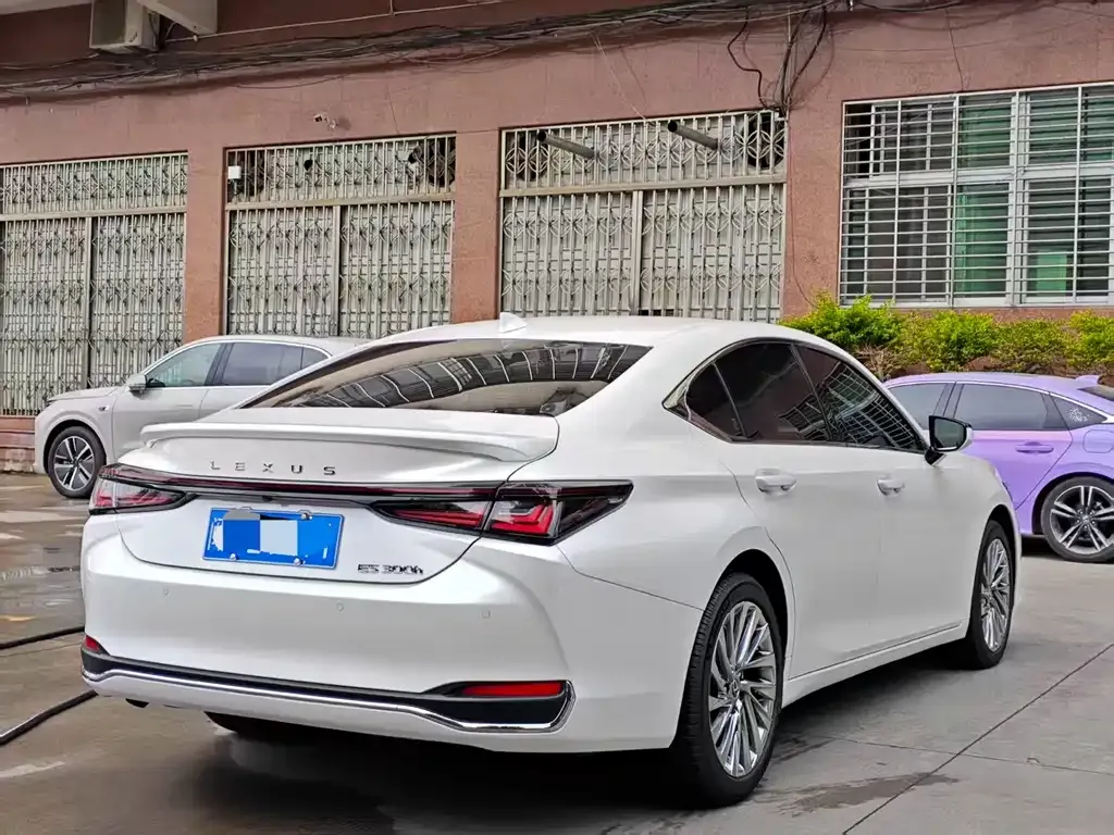 Lexus ES — фото 10