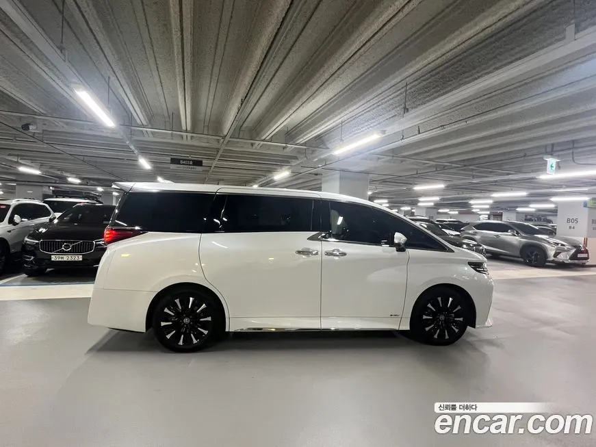 Toyota Alphard — фото 5