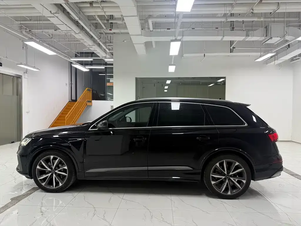 Audi Q7 2021 из CN, фото 5