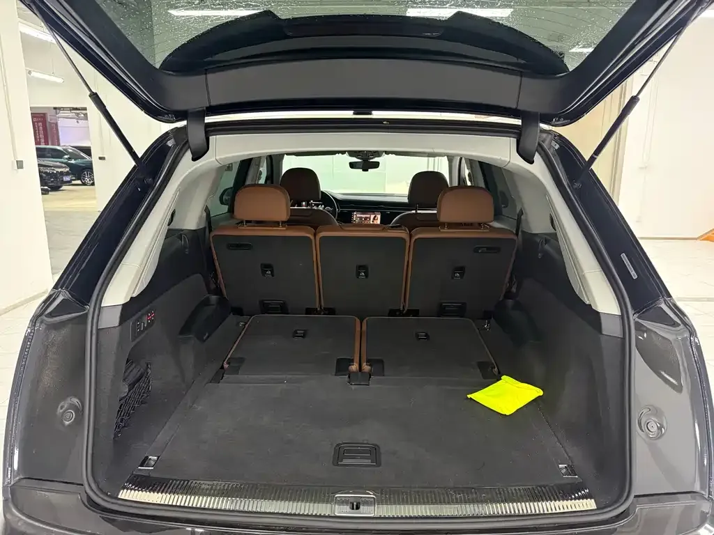 Audi Q7 2021 из CN, фото 9