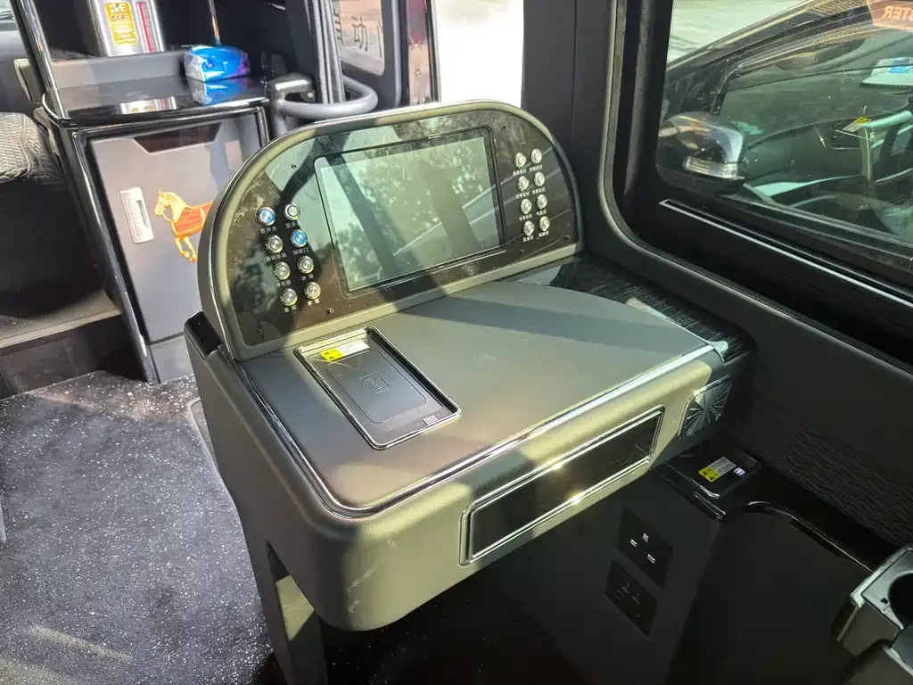 Toyota Coaster 2024 из CN, фото 4