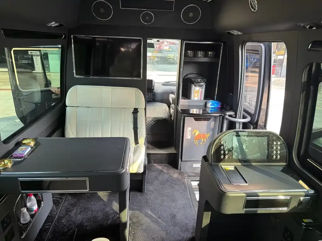 Toyota Coaster 2024 из CN, фото 8