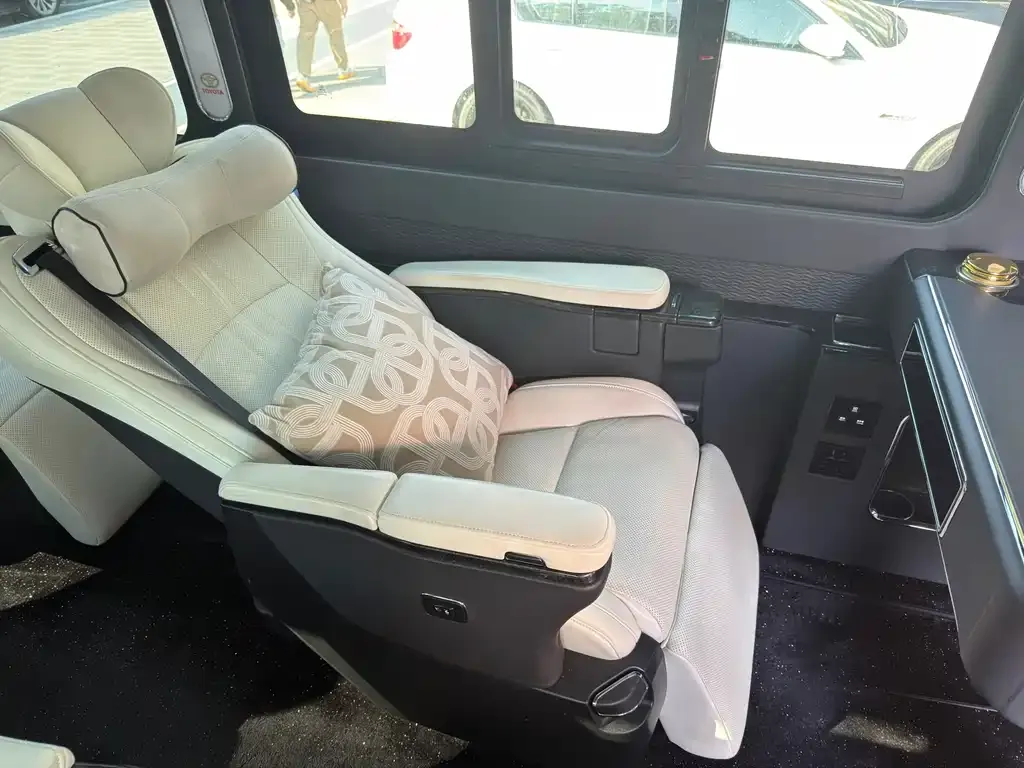 Toyota Coaster 2024 из CN, фото 2