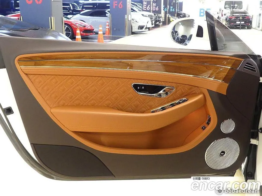 Bentley Continental 2022 из KR, фото 10