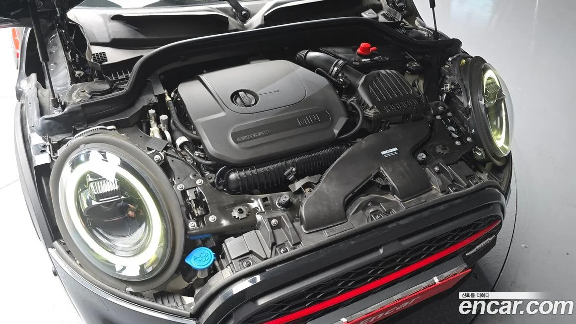 Mini Cooper Convertible 2024 из KR, фото 8