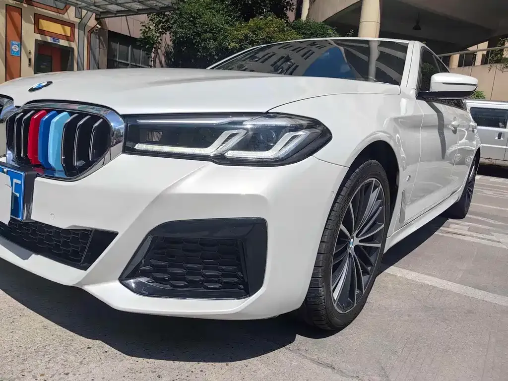 BMW 5 Series — фото 10