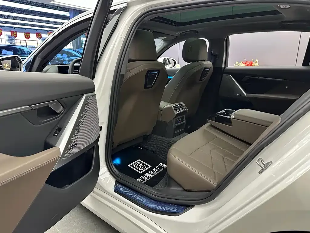 BMW 5 Series 2024 из CN, фото 4