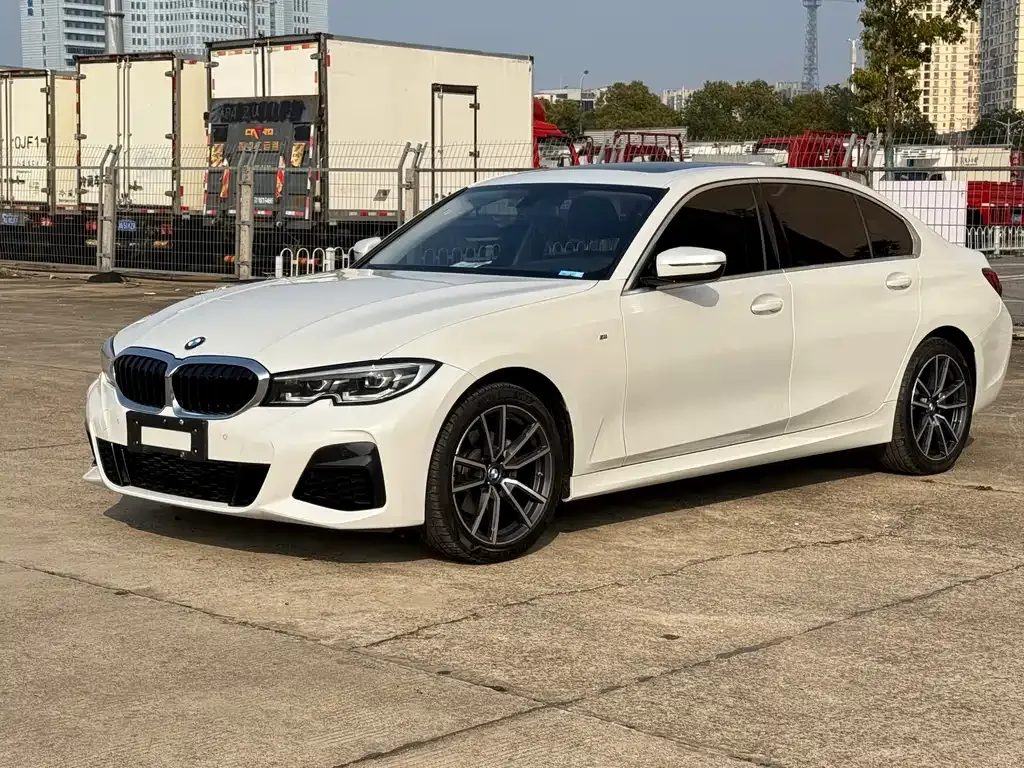 BMW 3 Series 2022 из CN, фото 1