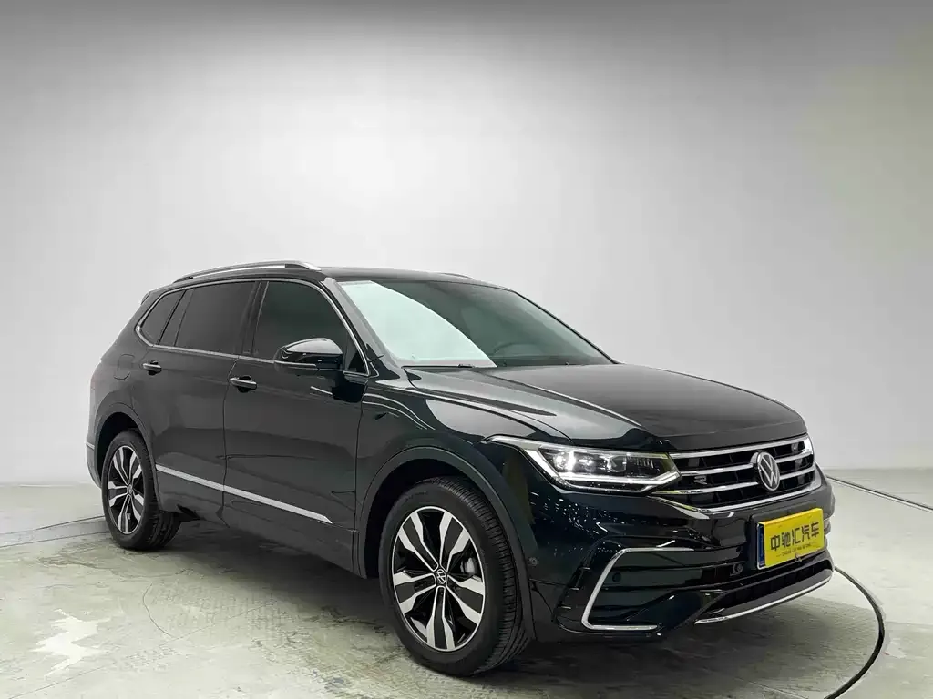 Volkswagen Tiguan L — фото 10