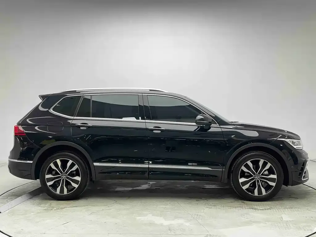 Volkswagen Tiguan L — фото 2