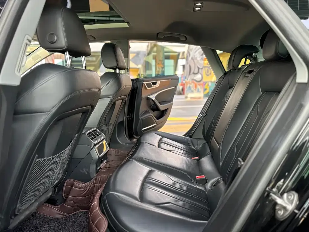 Audi A7 2022 из CN, фото 7