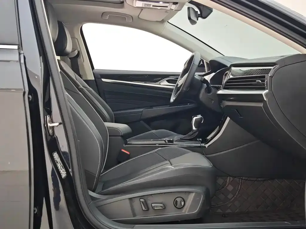 Volkswagen Passat 2024 из CN, фото 8