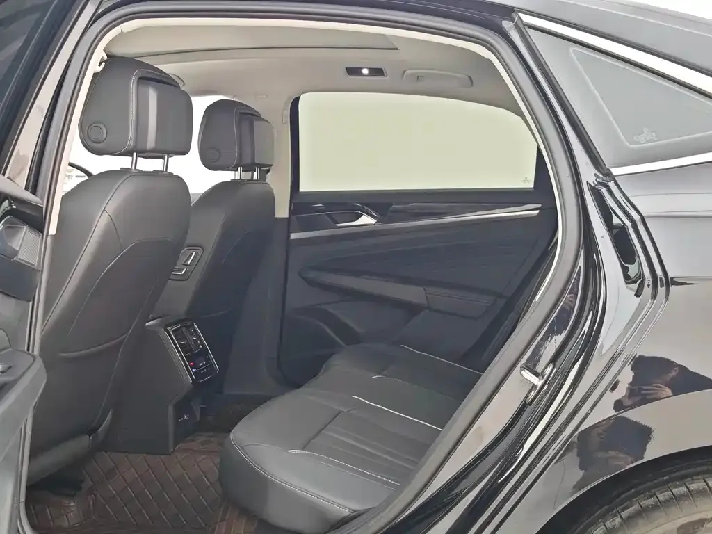 Volkswagen Passat 2024 из CN, фото 10