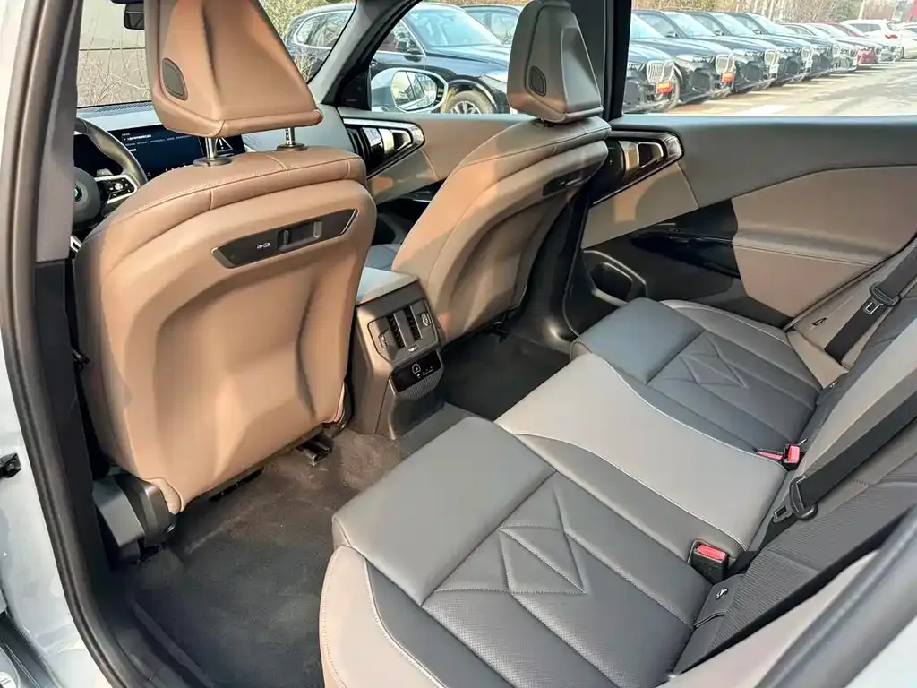 BMW X3 2025 из CN, фото 10