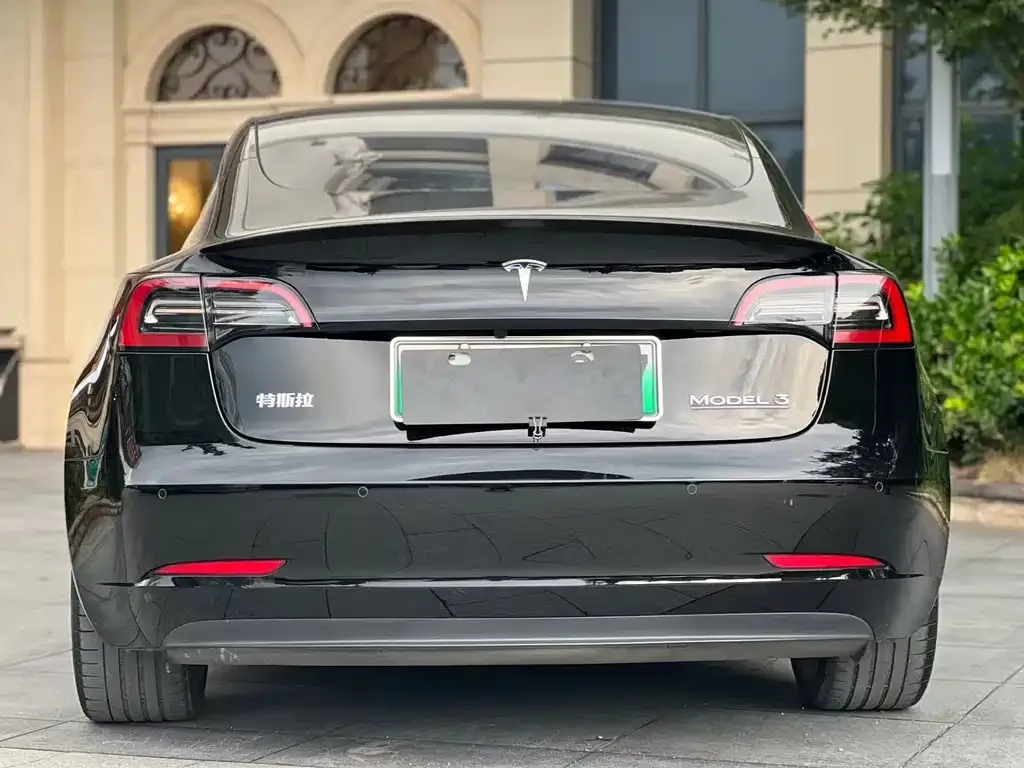 Tesla Model 3 — фото 6