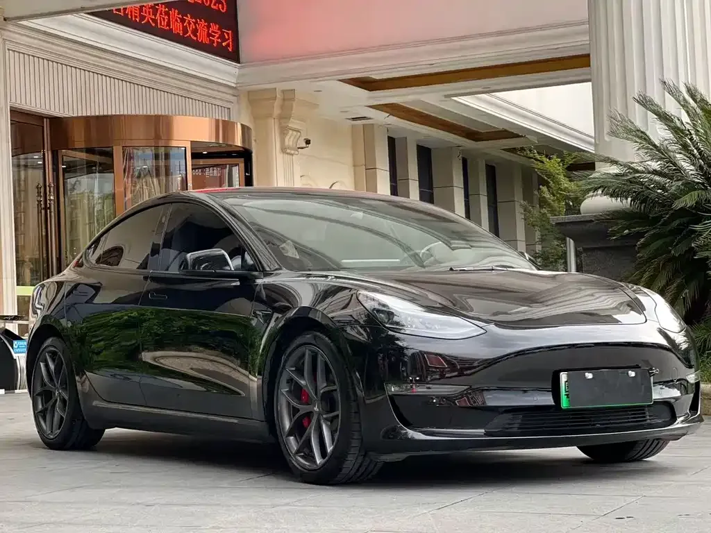 Tesla Model 3 — фото 4