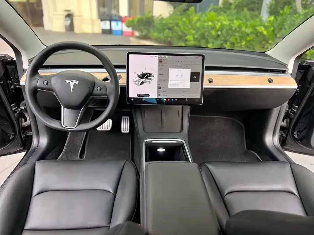 Tesla Model 3 — фото 8