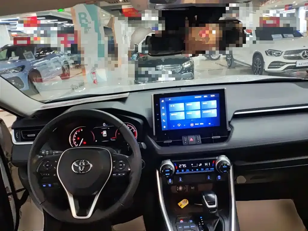 Toyota RAV4 — фото 10
