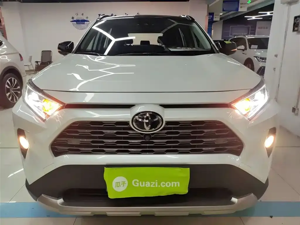 Toyota RAV4 — фото 5