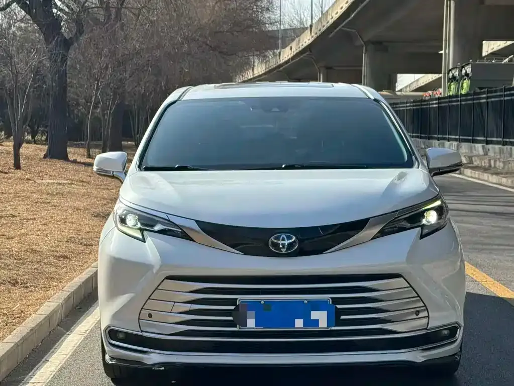 Toyota Sienna 2023 из CN, фото 6