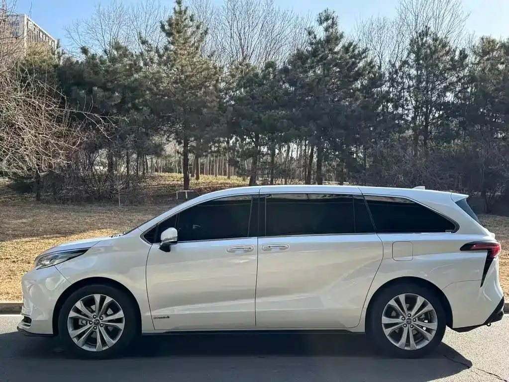 Toyota Sienna 2023 из CN, фото 5