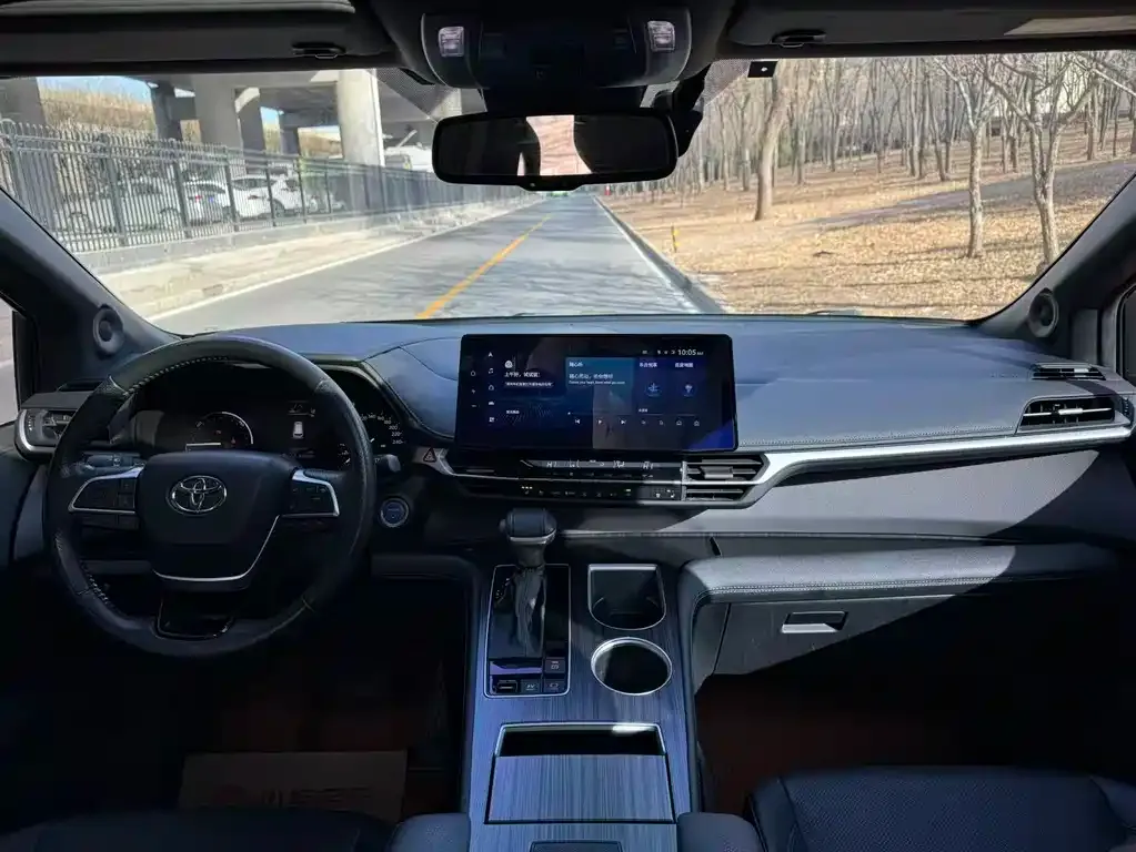 Toyota Sienna 2023 из CN, фото 4