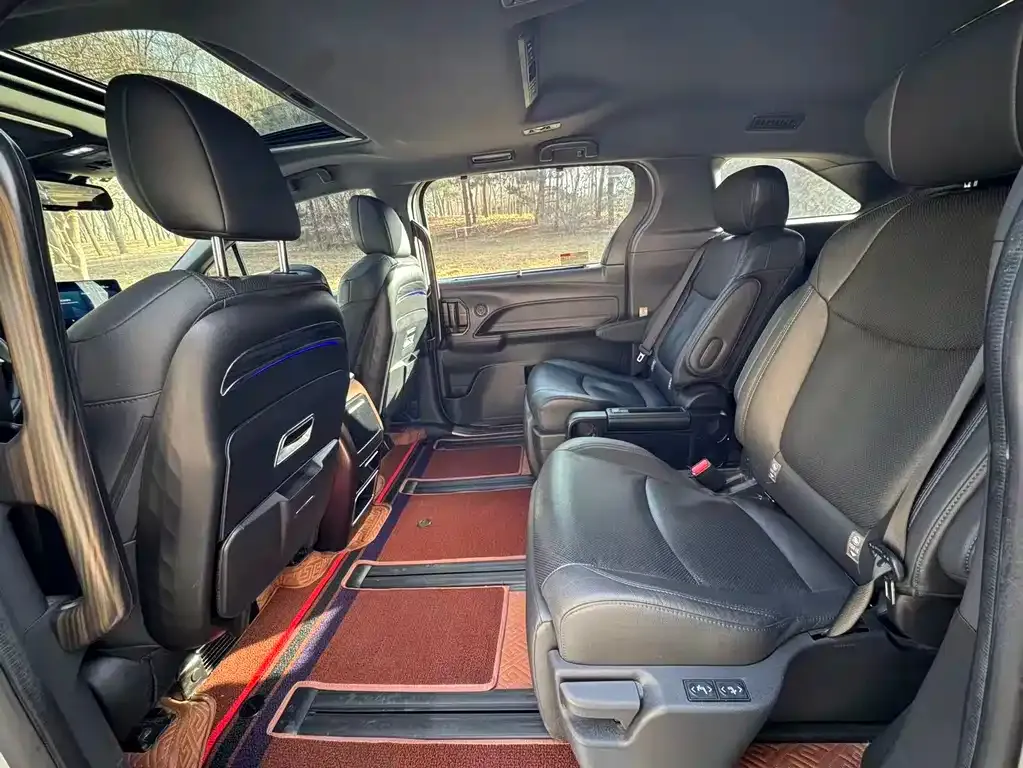 Toyota Sienna 2023 из CN, фото 8