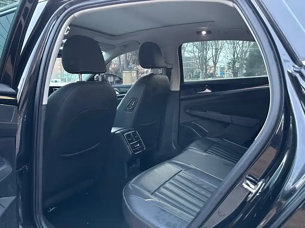 Volkswagen Passat 2023 из CN, фото 6
