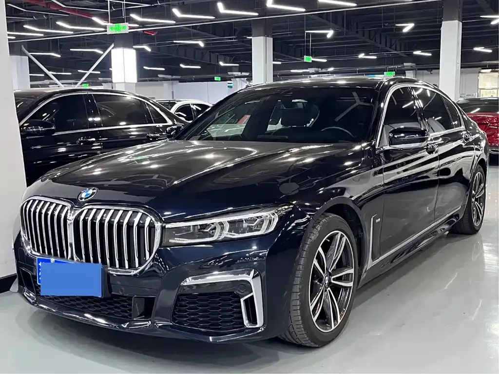 BMW 7 Series — фото 1