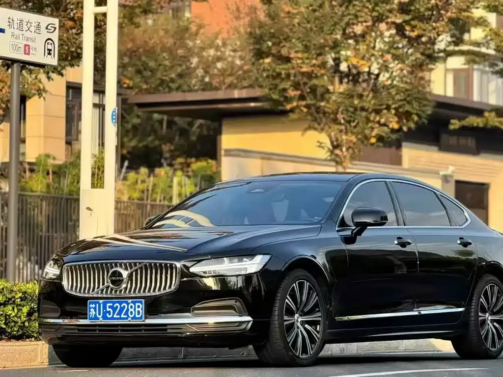 Volvo S90 2023 из CN, фото 1