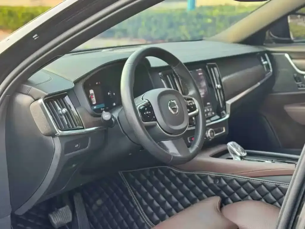 Volvo S90 2023 из CN, фото 2