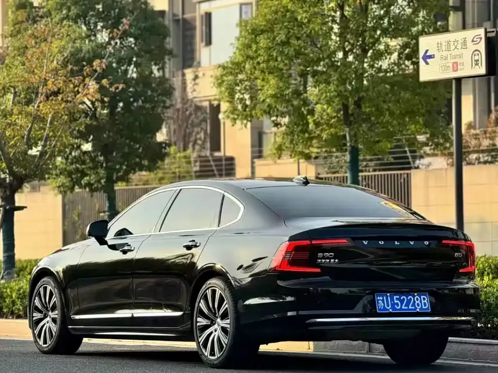 Volvo S90 2023 из CN, фото 4