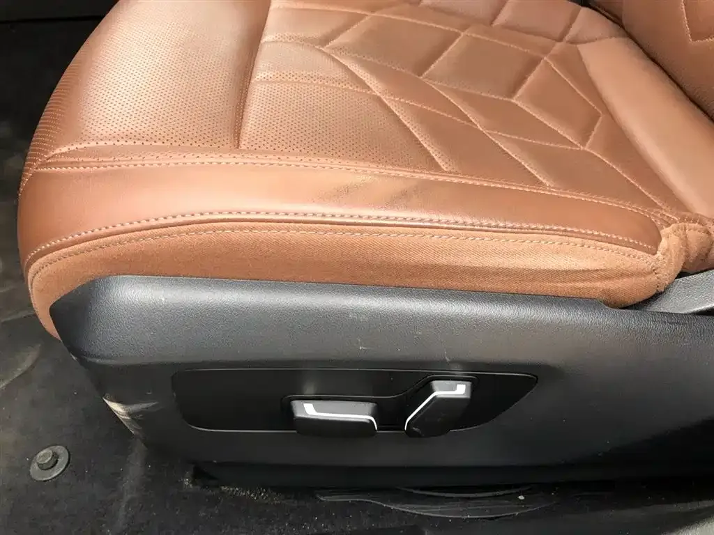 BMW 5 Series 2024 из CN, фото 8