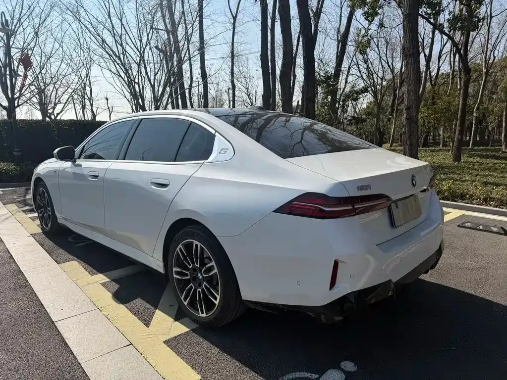 BMW 5 Series 2025 из CN, фото 9