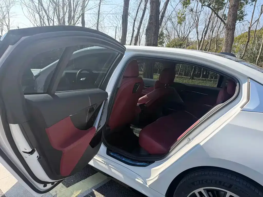 BMW 5 Series 2025 из CN, фото 3