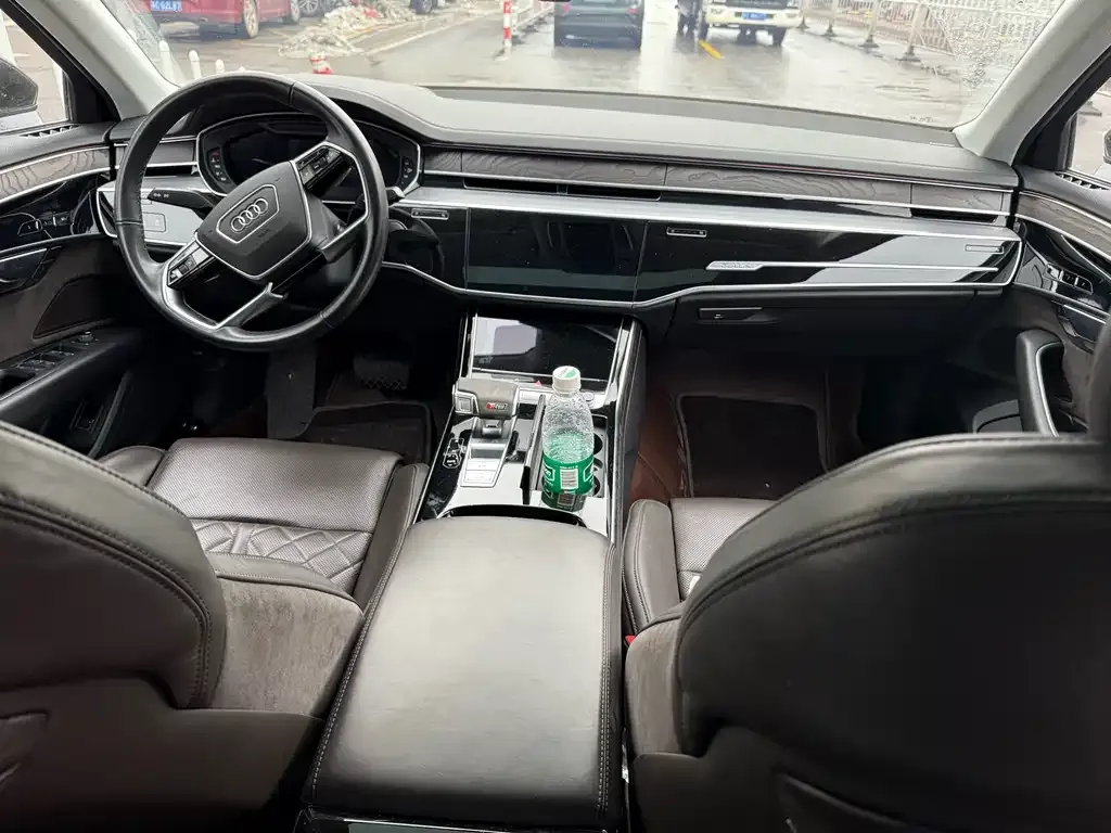 Audi A8 2022 из CN, фото 3