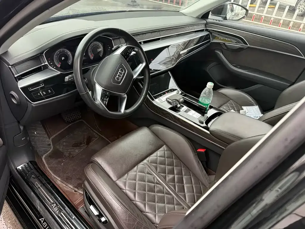 Audi A8 2022 из CN, фото 8