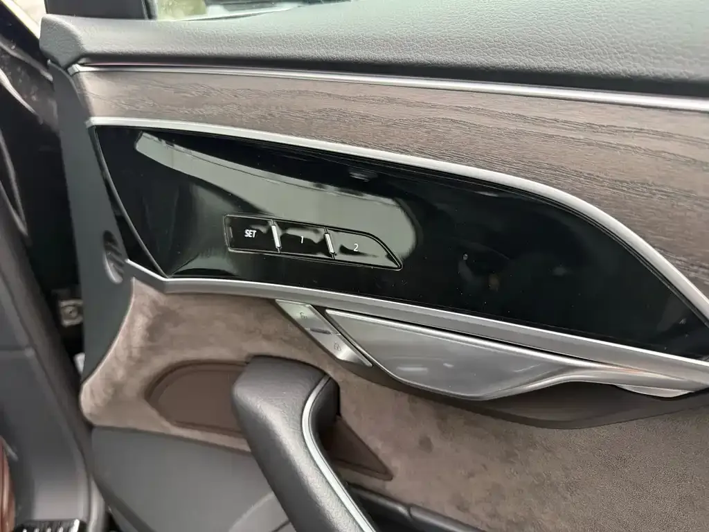 Audi A8 2022 из CN, фото 5