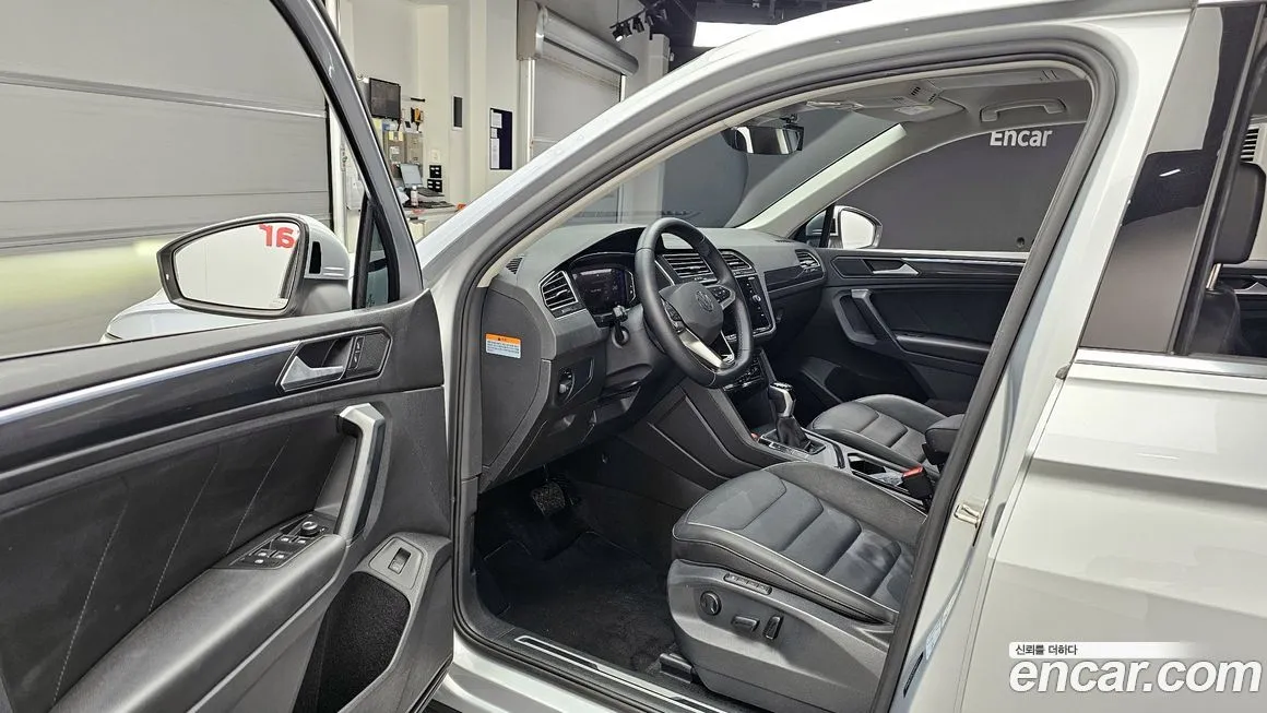 Volkswagen Tiguan — фото 8