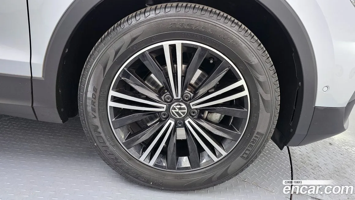 Volkswagen Tiguan — фото 9