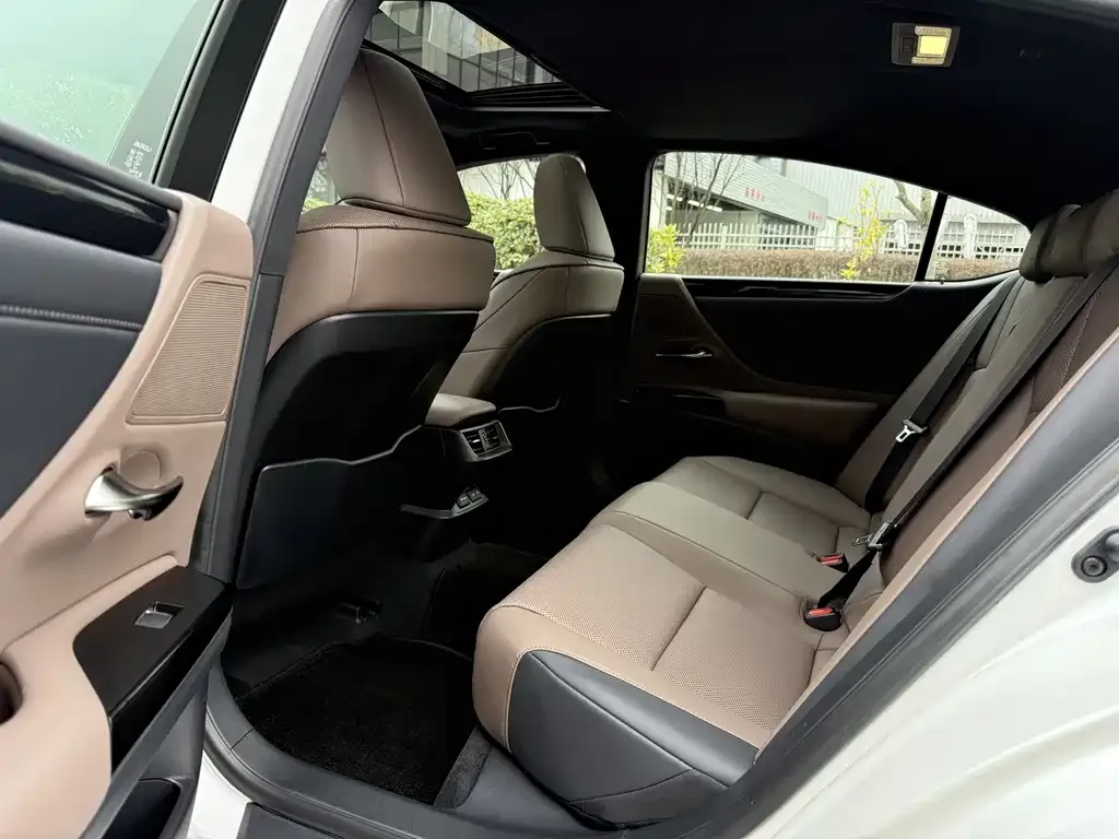Lexus ES 2024 из CN, фото 4
