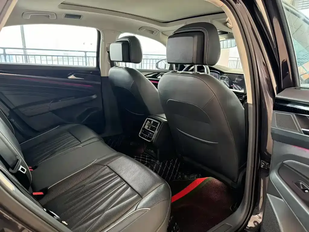 Volkswagen Passat 2021 из CN, фото 5