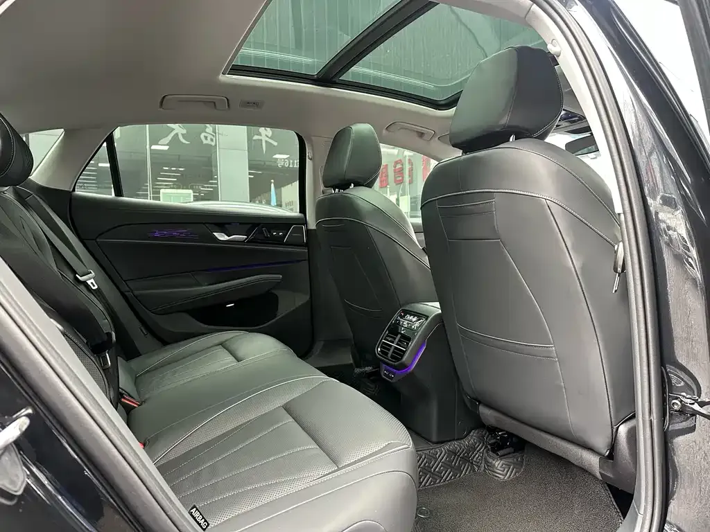 Volkswagen Passat 2025 из CN, фото 2