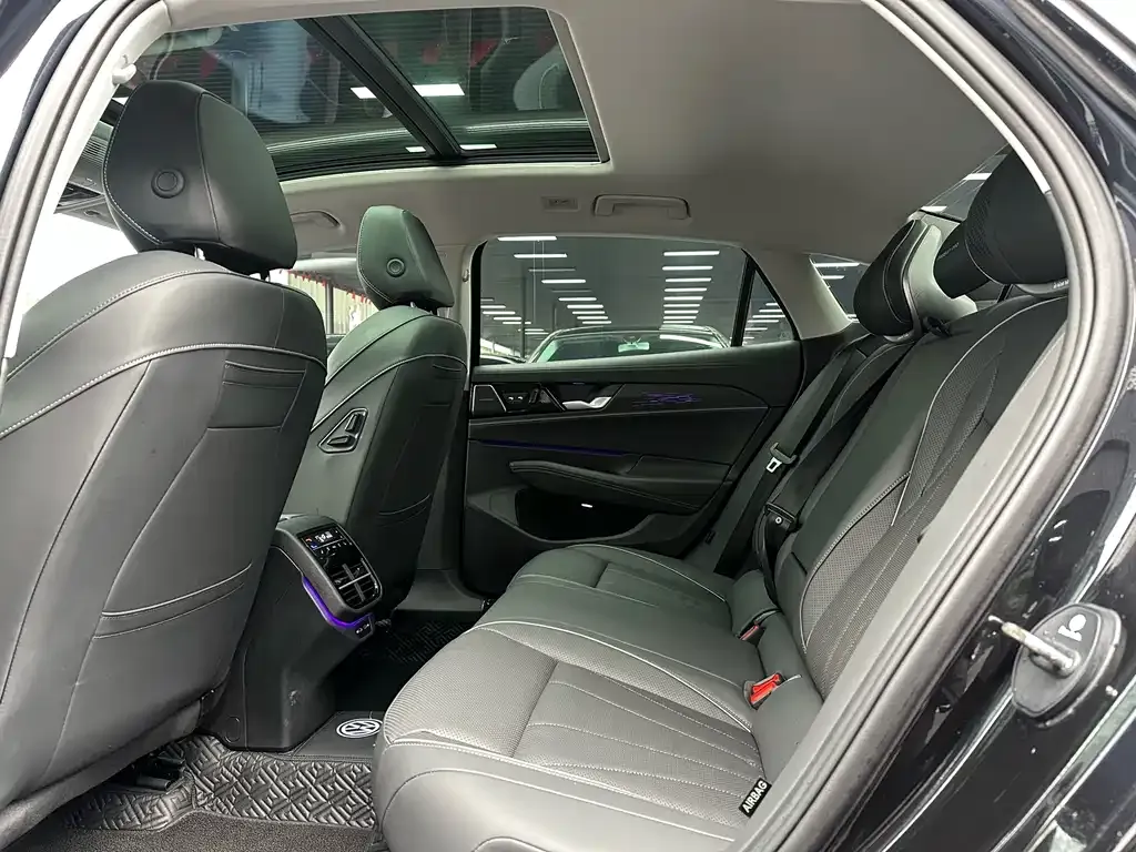 Volkswagen Passat 2025 из CN, фото 9