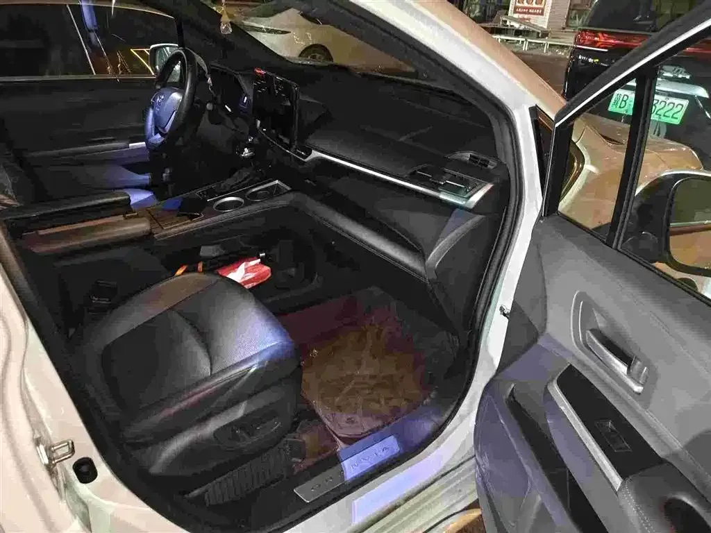 Toyota Granvia 2024 из CN, фото 6