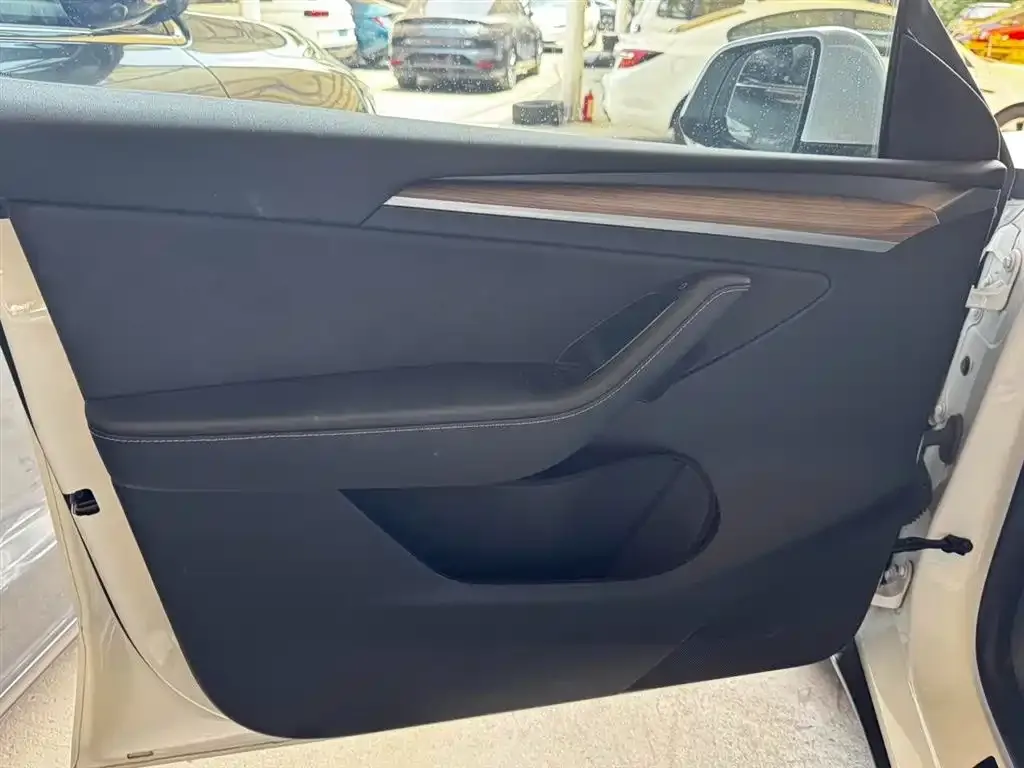 Tesla Model Y 2023 из CN, фото 9