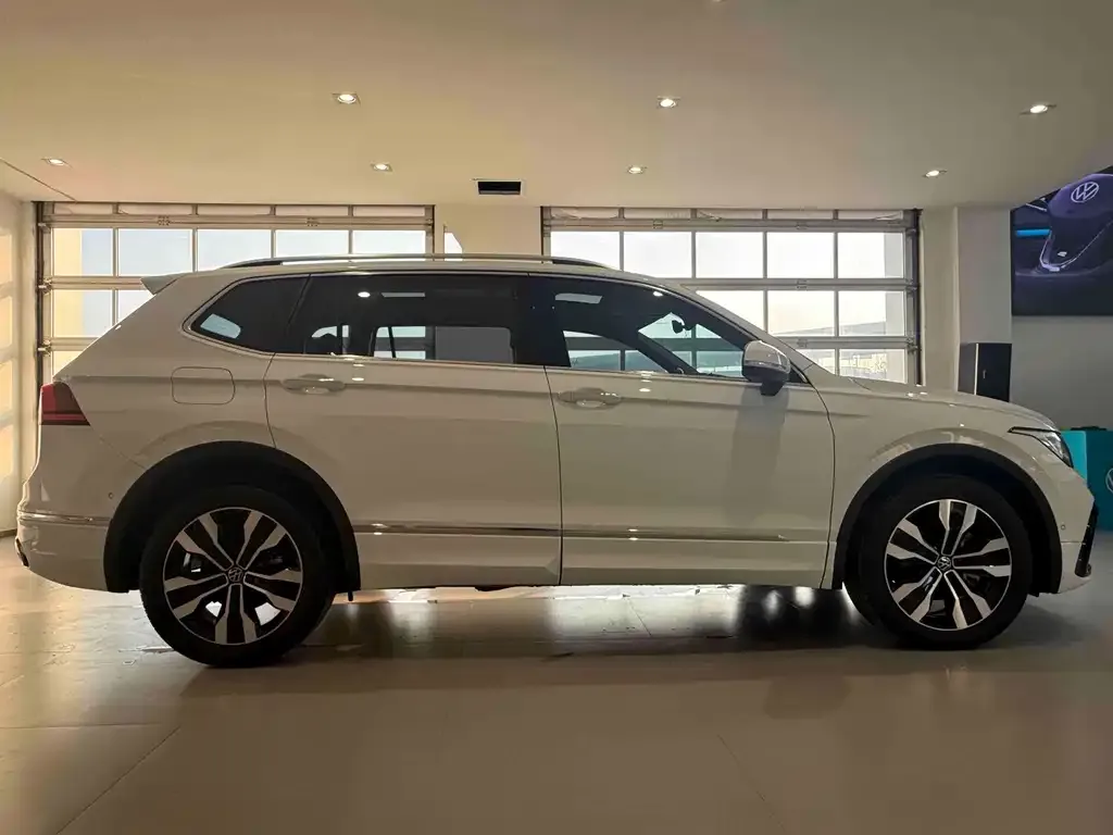 Volkswagen Tiguan L — фото 4