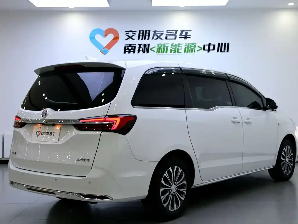 Buick GL8 2024 из CN, фото 2