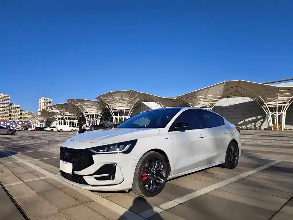 Ford Focus 2023 из CN, фото 1
